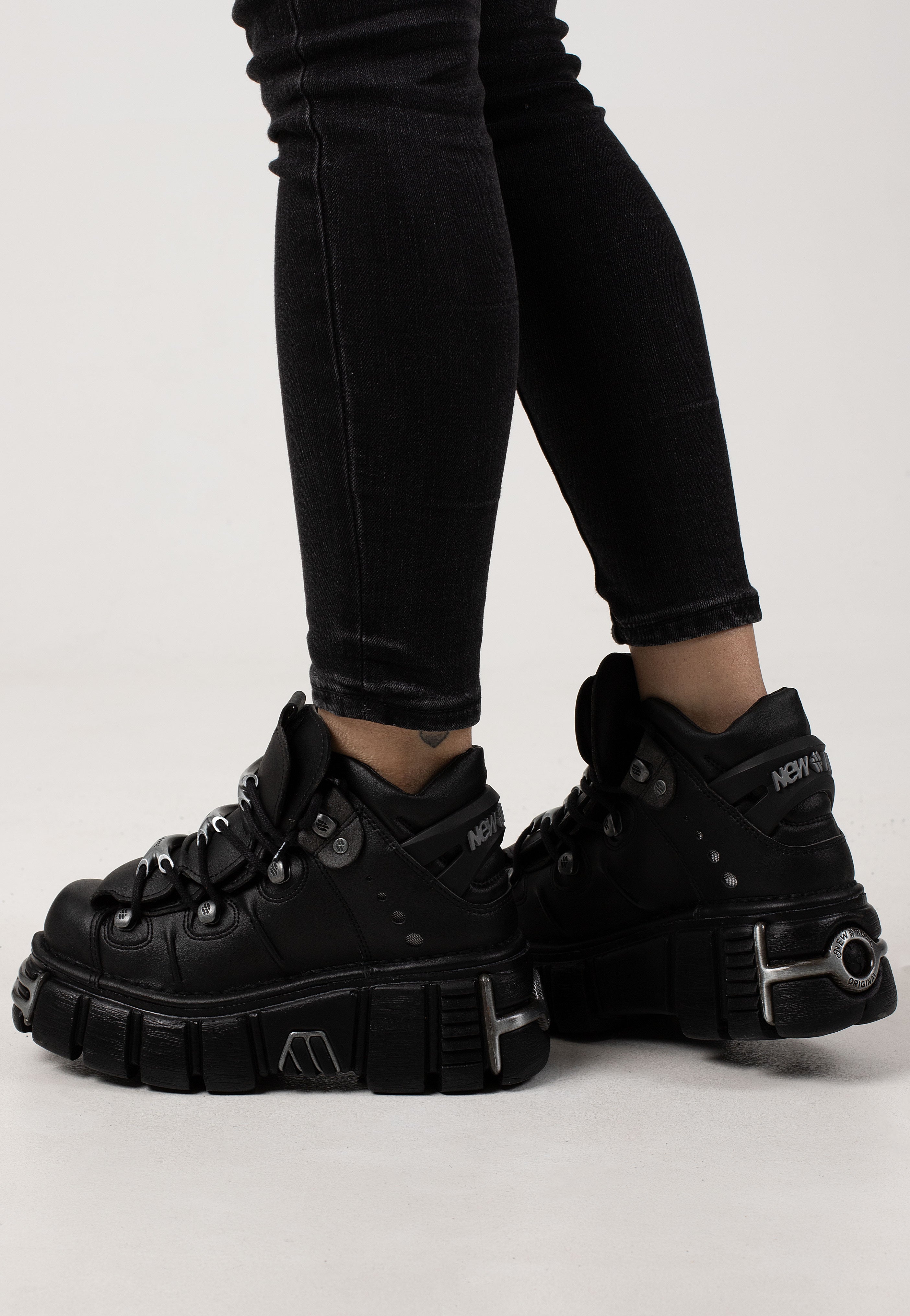 106 VS1 Black - Girl Shoes